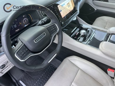 Used 2023 Jeep Wagoneer L 4WD w/ Premium Group I image 11