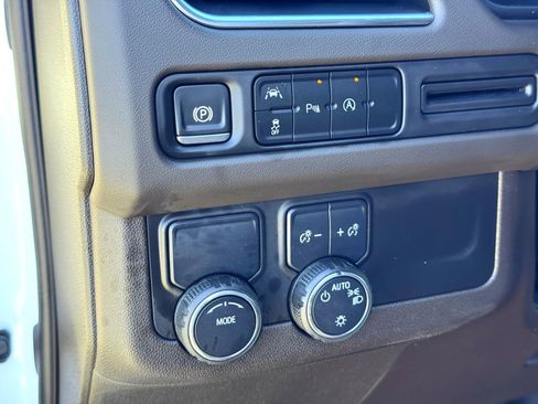 Used 2024 Chevrolet Suburban LT image 14