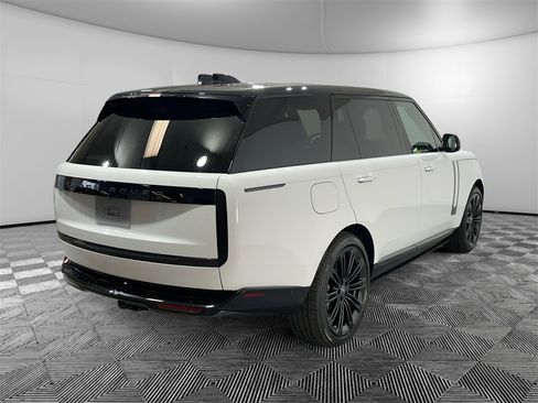 New 2025 Land Rover Range Rover Long Wheelbase SE image 5