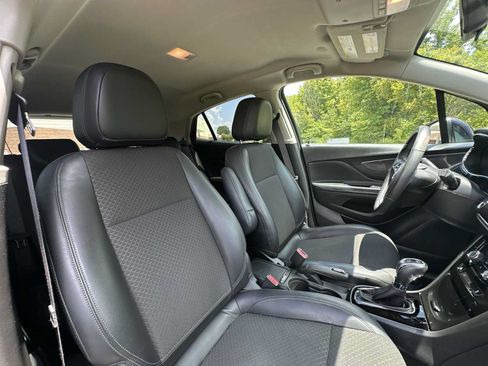 Certified 2021 Buick Encore Preferred w/ Safety Package FWD image 22