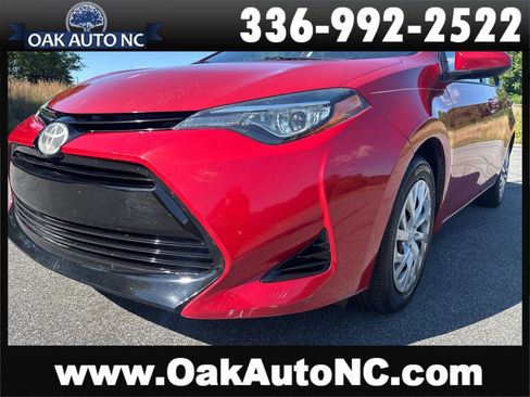 Used 2018 Toyota Corolla LE FWD image 1