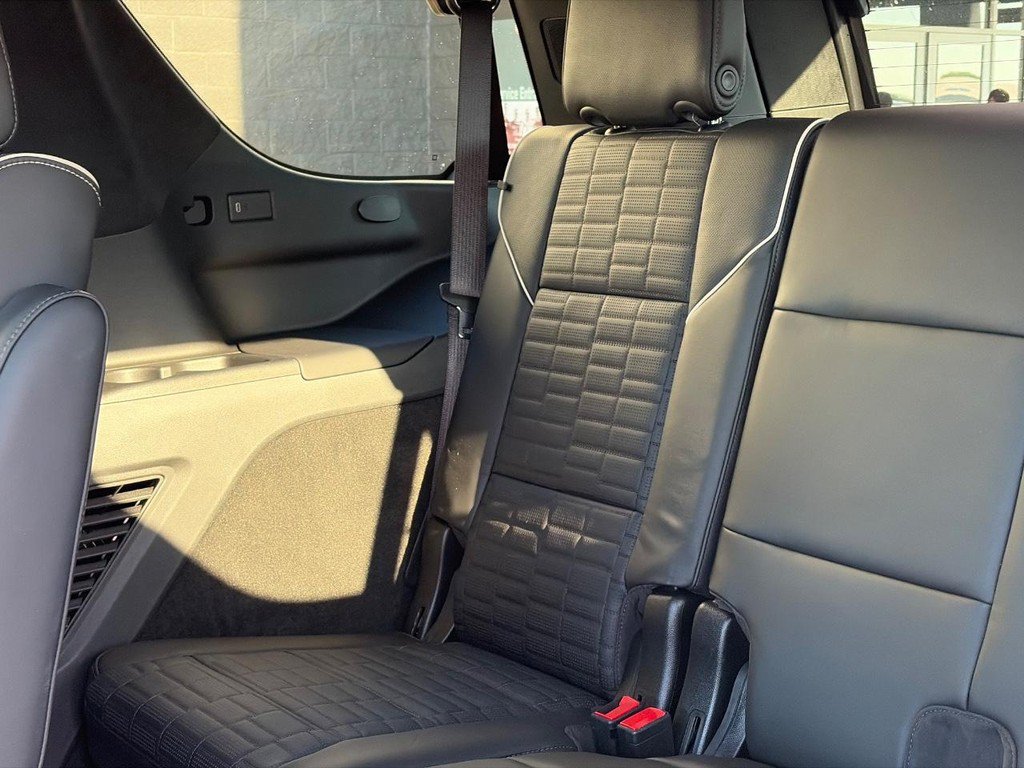 New 2026 Cadillac Escalade V w/ LPO, ONYX Package AWD/4WD image 17