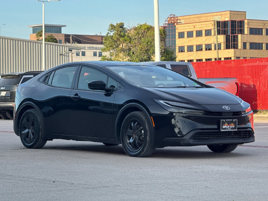 Certified 2025 Toyota Prius LE FWD image 8