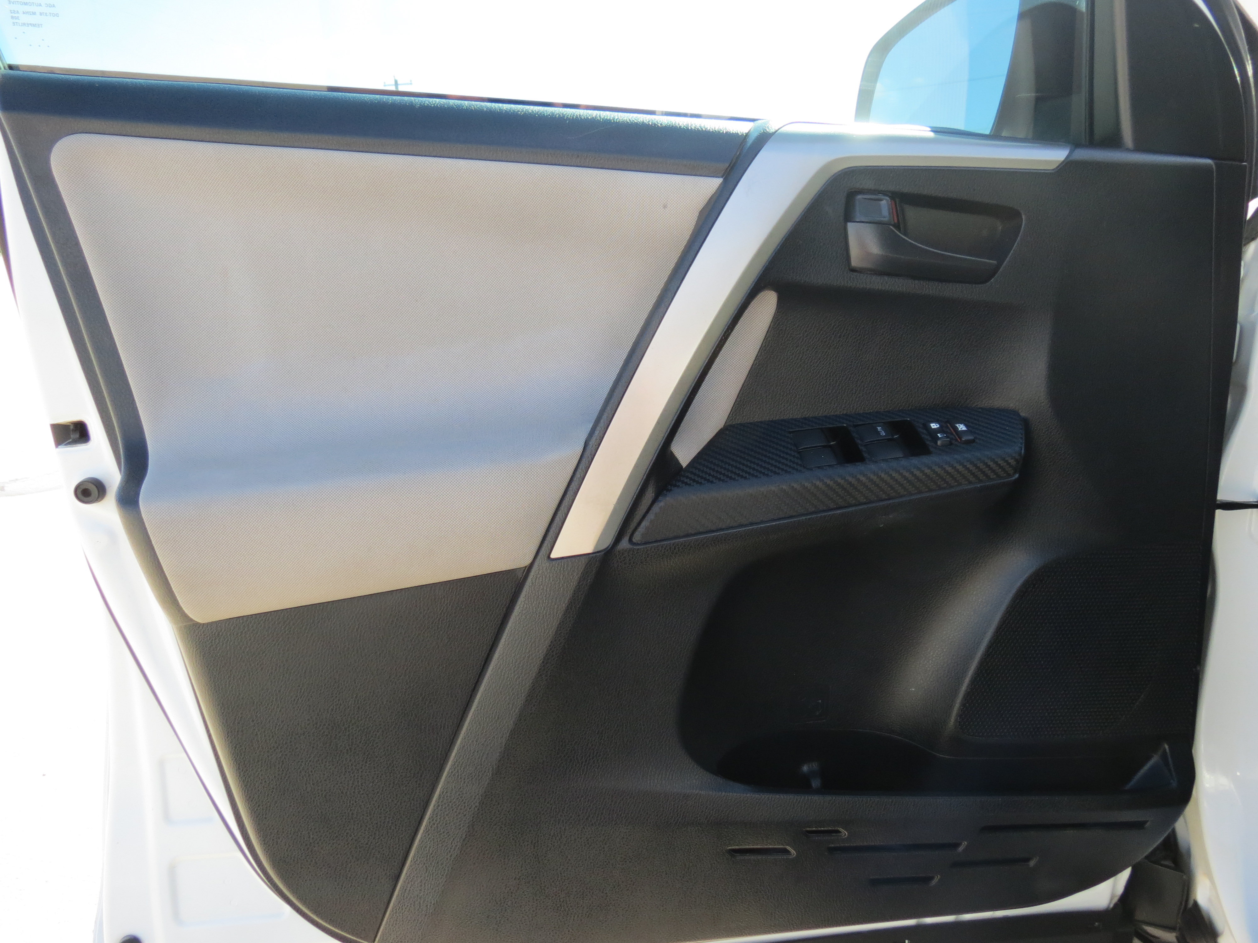 Used 2015 Toyota RAV4 LE FWD image 22