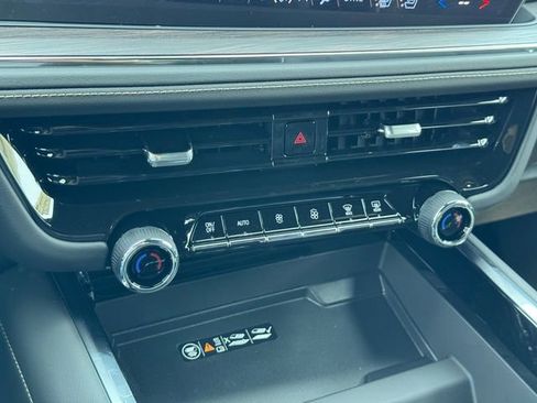 New 2025 Chevrolet Suburban Premier image 15