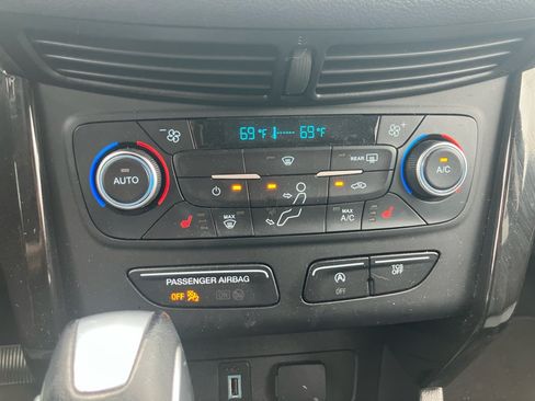 Used 2019 Ford Escape SE FWD image 21