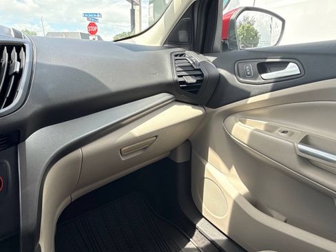 Used 2017 Ford Escape SE w/ SE Leather Comfort Package AWD/4WD image 17