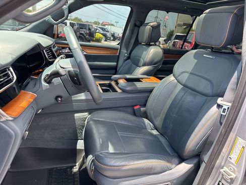 Used 2022 Jeep Grand Wagoneer Series II w/ Convenience Group III image 44