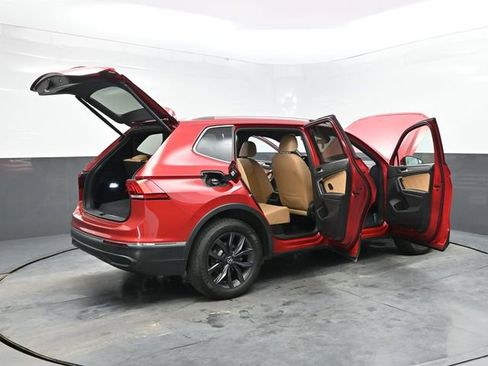 Used 2022 Volkswagen Tiguan SE FWD image 46