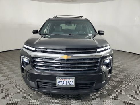 Used 2026 Chevrolet Traverse LT w/ Sun and Wheel Package FWD image 9