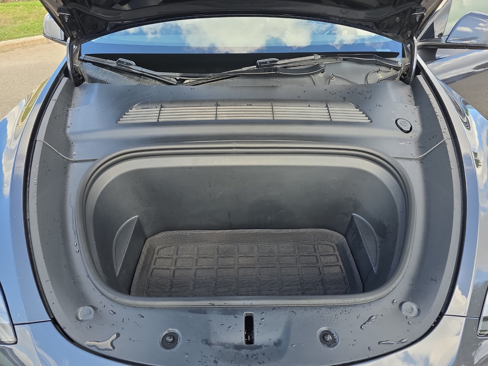 Used 2024 Tesla Model Y Long Range AWD/4WD image 32