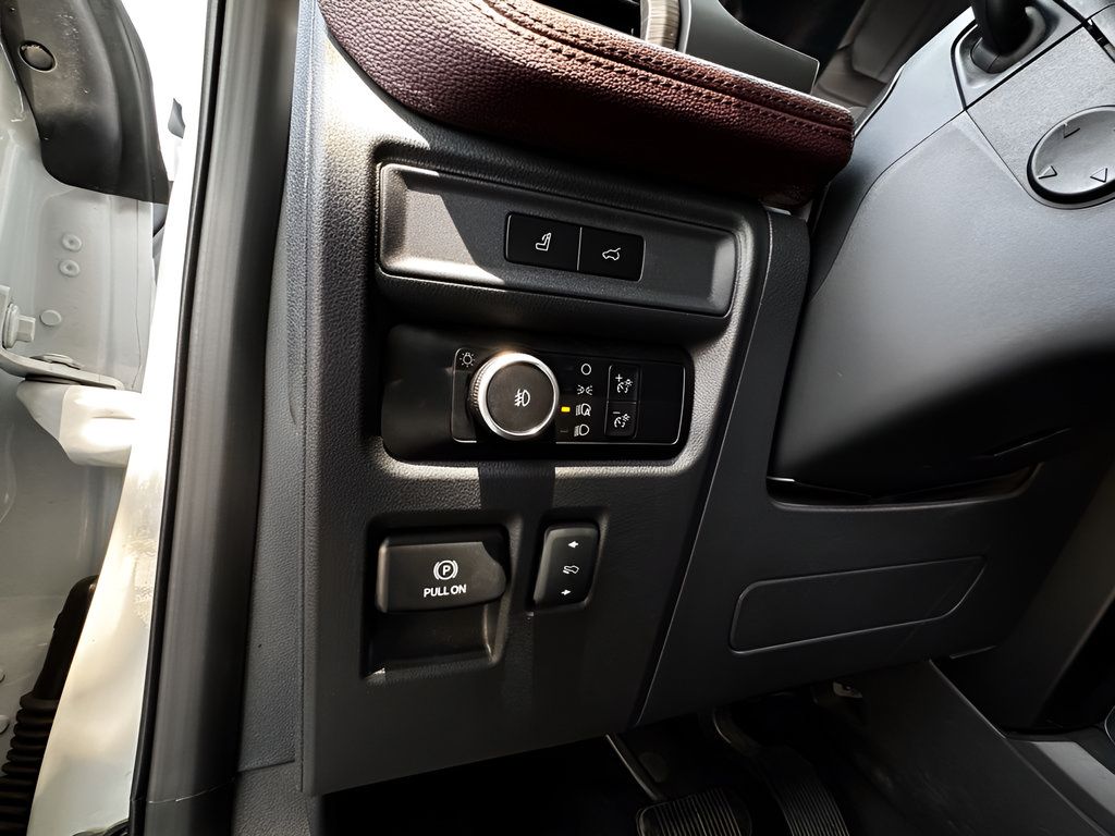 Used 2024 Ford Expedition Max Limited RWD image 16