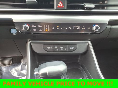 Used 2025 Kia Carnival SX Prestige image 24