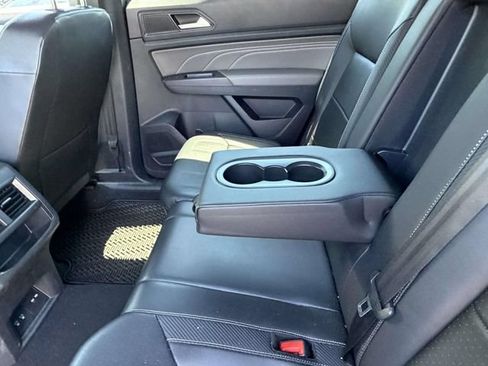 Used 2023 Volkswagen Atlas Cross Sport SE w/ Black Wheel Package AWD/4WD image 12
