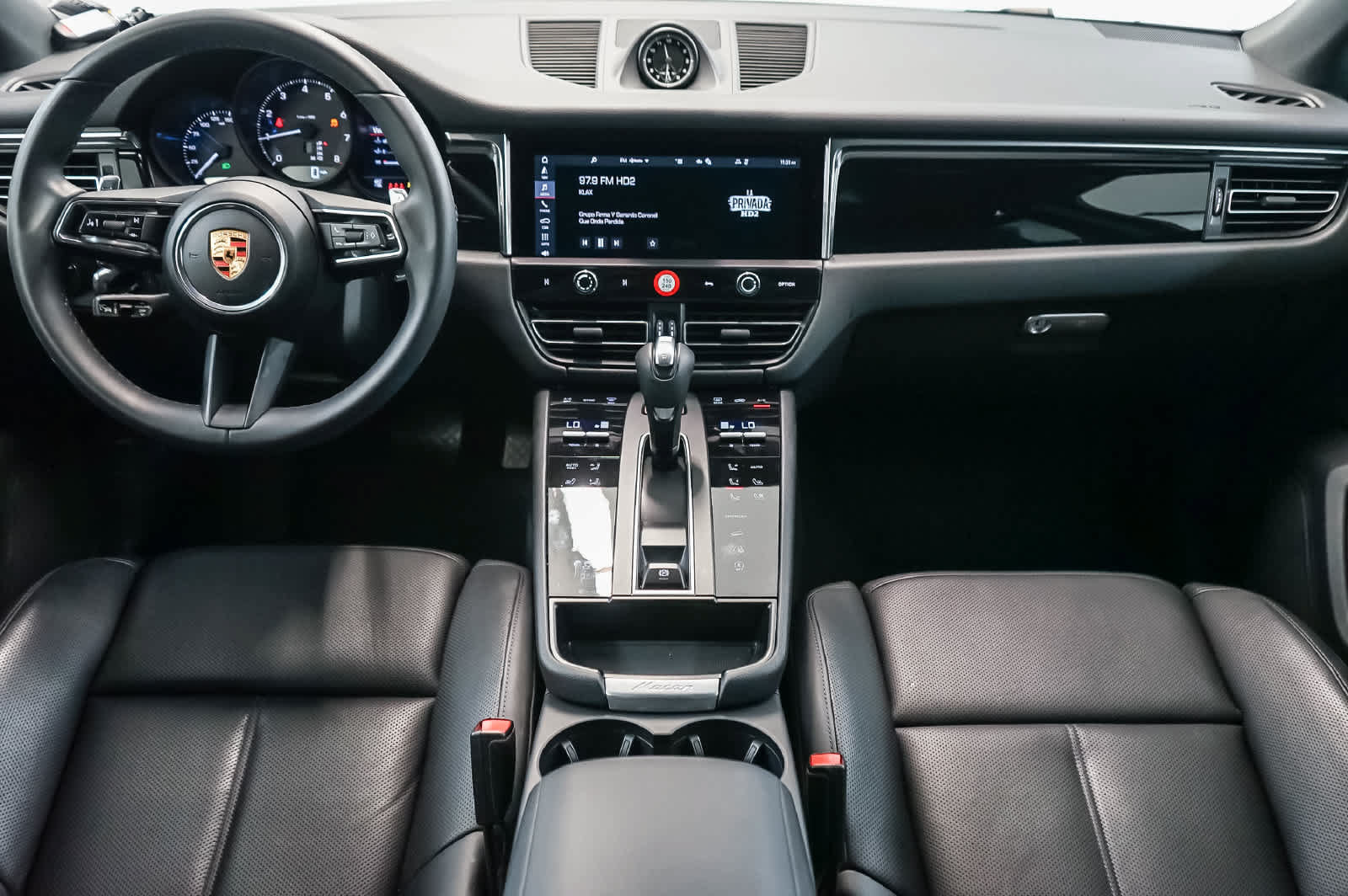 Certified 2026 Porsche Macan AWD/4WD image 18