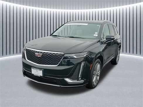 Used 2023 Cadillac XT6 Premium Luxury image 10