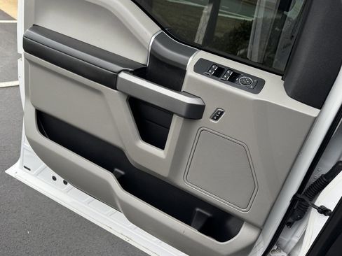 Used 2017 Ford F150 XLT w/ Trailer Tow Package image 35