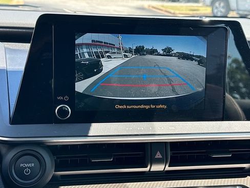 Used 2025 Toyota Prius XLE FWD image 22