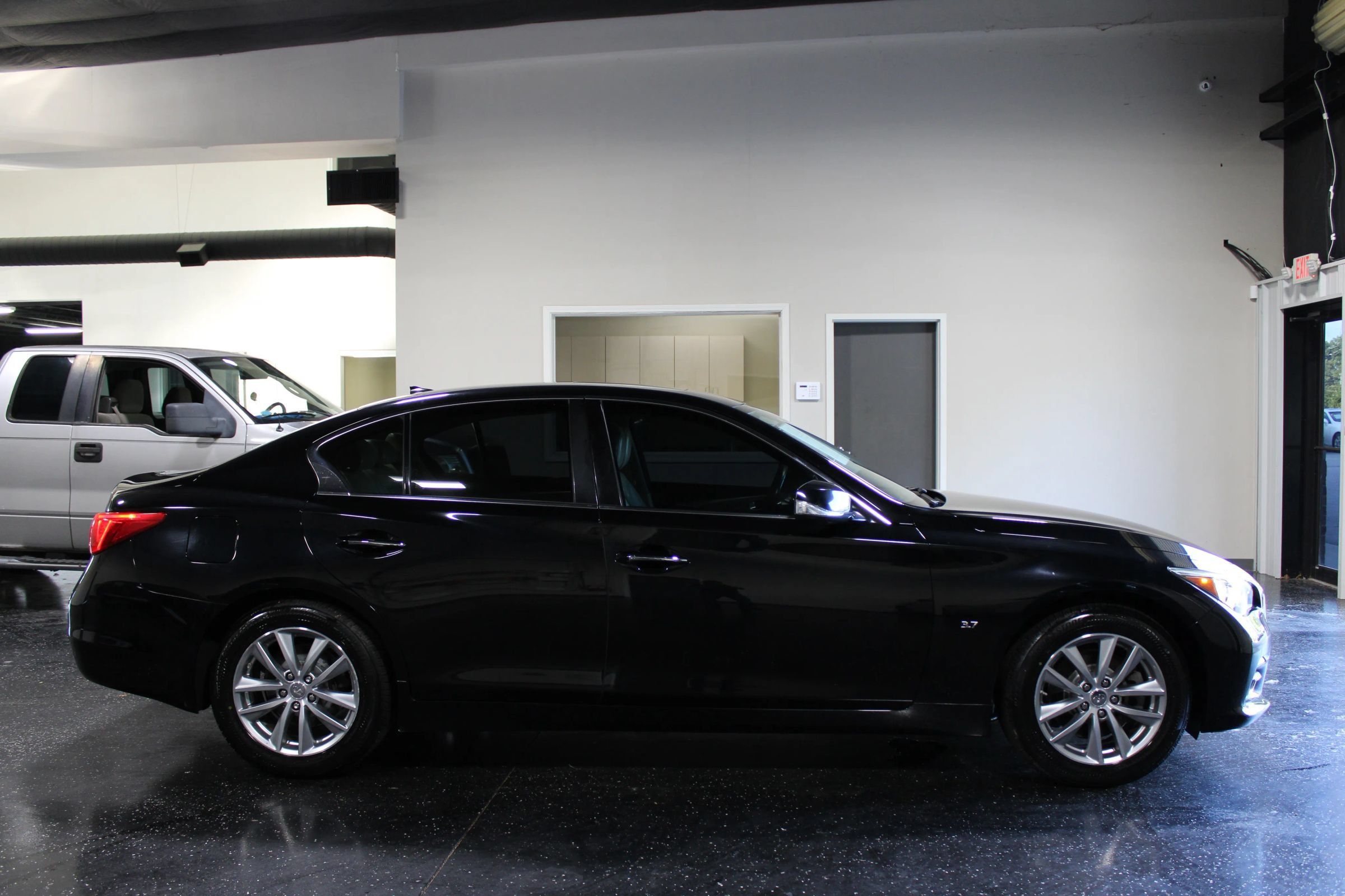 Used 2014 INFINITI Q50 Premium w/ Navigation Package AWD/4WD image 2