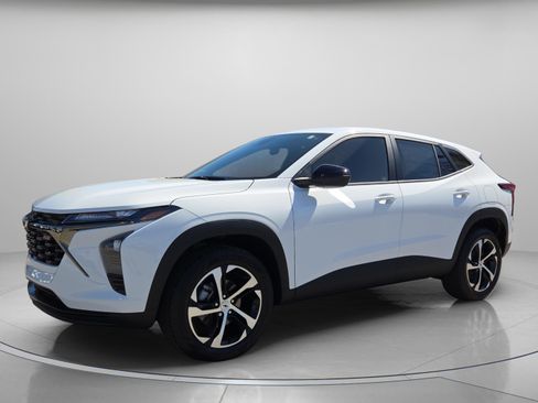 New 2026 Chevrolet Trax RS w/ Driver Confidence Package image 2