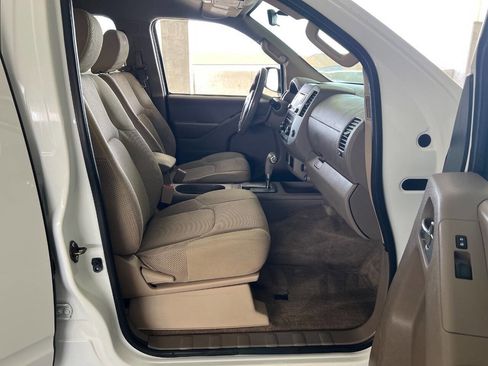 Used 2016 Nissan Frontier SV RWD image 17