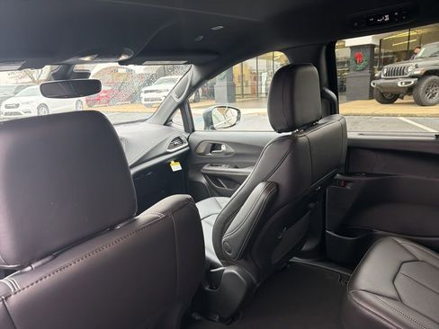 New 2026 Chrysler Pacifica Select image 19