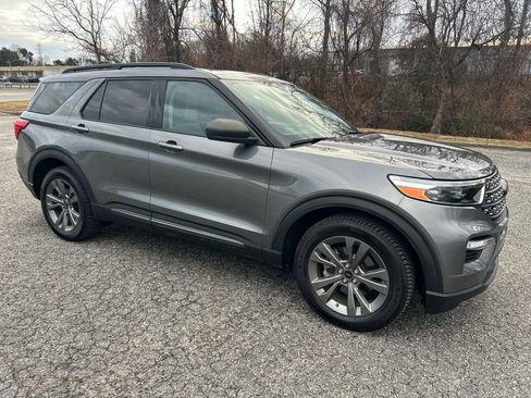 Used 2021 Ford Explorer XLT w/ Equipment Group 202A image 9