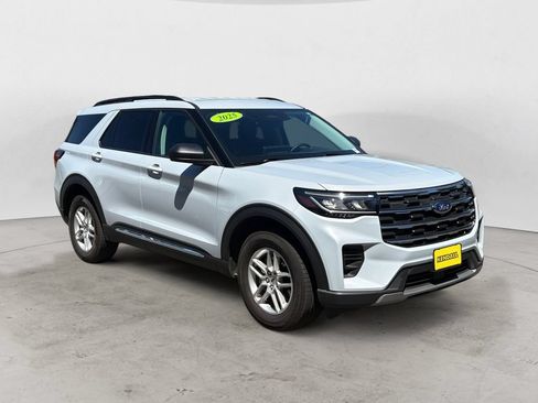 Certified 2025 Ford Explorer Active AWD/4WD image 7