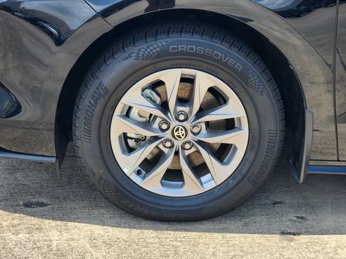 Certified 2026 Toyota Sienna XLE FWD image 10