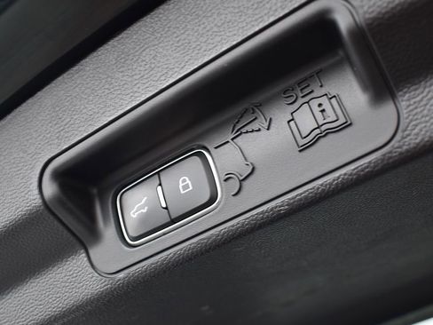 Used 2022 Ford Explorer XLT w/ Class IV Trailer Tow Package image 26