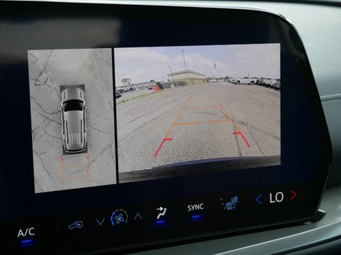 New 2026 Chevrolet Traverse LT w/ Driver Confidence Package AWD/4WD image 27