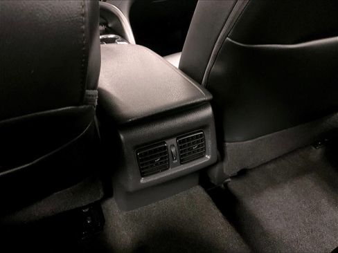 Used 2020 Toyota Camry XLE image 28