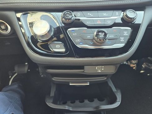 New 2026 Chrysler Pacifica Select image 14