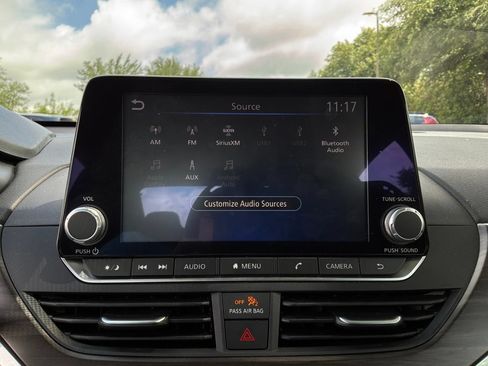 Used 2025 Nissan Altima 2.5 SV FWD image 29
