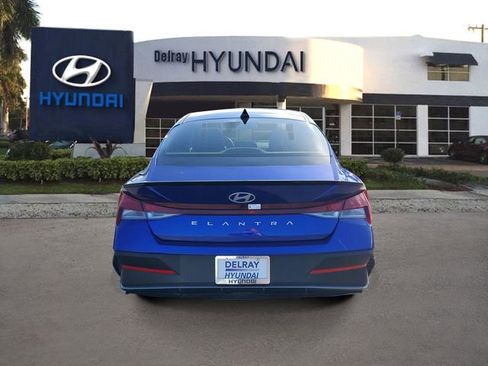 Certified 2025 Hyundai Elantra Sport image 5