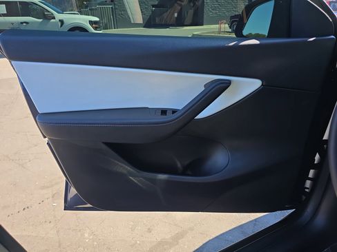 Used 2021 Tesla Model Y Performance image 28