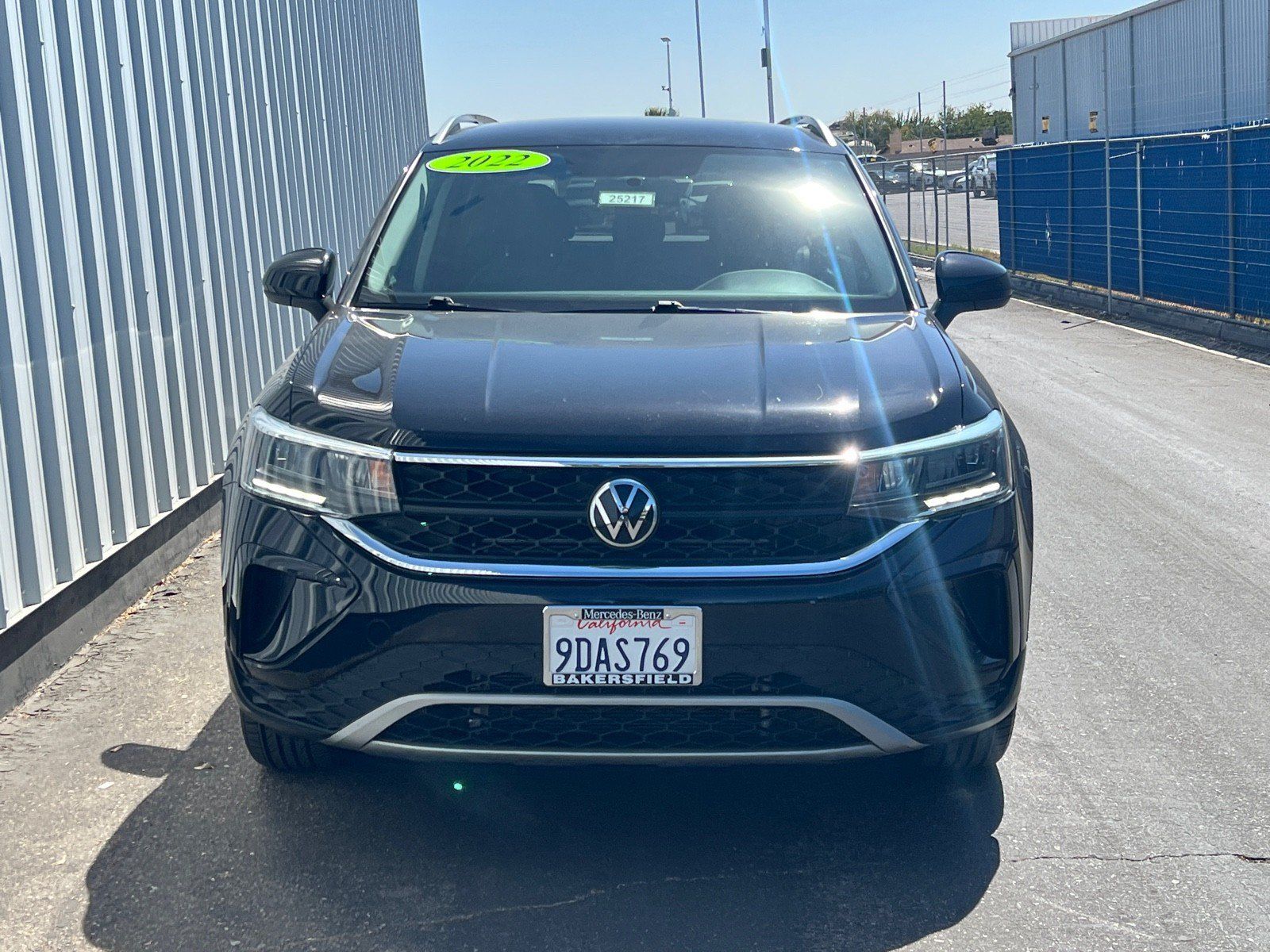 Used 2022 Volkswagen Taos SE FWD image 2