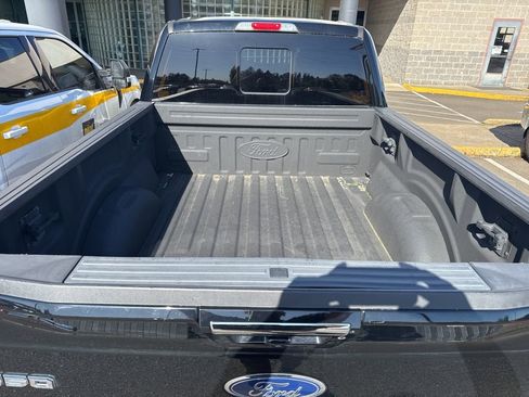 Used 2017 Ford F150 Lariat w/ Equipment Group 502A Luxury AWD/4WD image 6