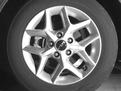 Used 2025 Kia Soul LX w/ LX Technology Package image 12