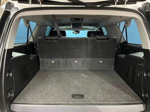 Used 2017 Chevrolet Suburban Premier image 25