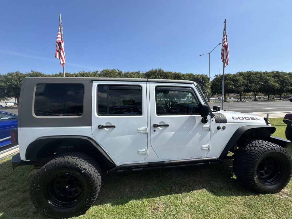 Used 2017 Jeep Wrangler Unlimited Sport w/ Connectivity Group AWD/4WD image 10