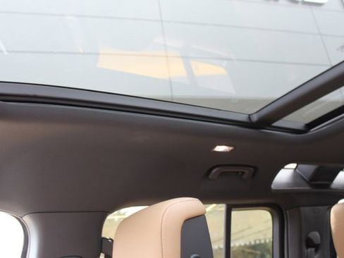 Used 2025 Land Rover Defender 110 X-Dynamic SE image 23