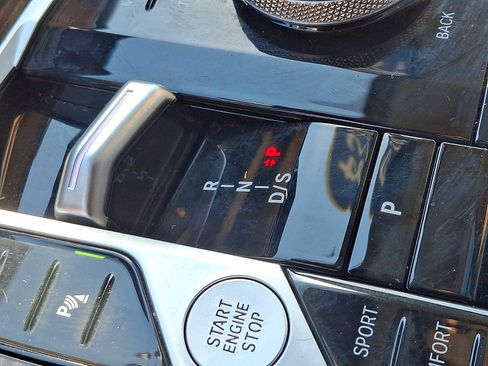 Used 2024 BMW X7 xDrive40i w/ Climate Comfort Package AWD/4WD image 15