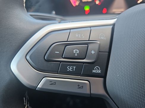 New 2025 Volkswagen Tiguan SE image 16