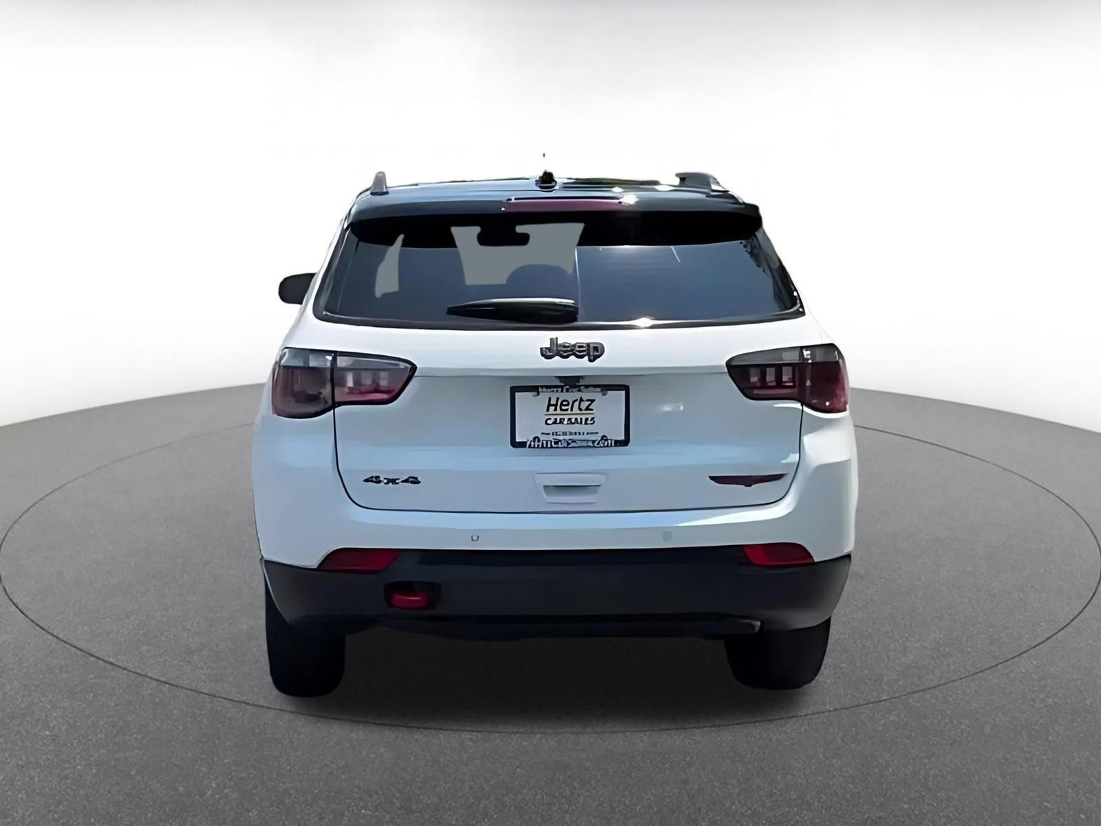 Used 2025 Jeep Compass Trailhawk AWD/4WD image 10