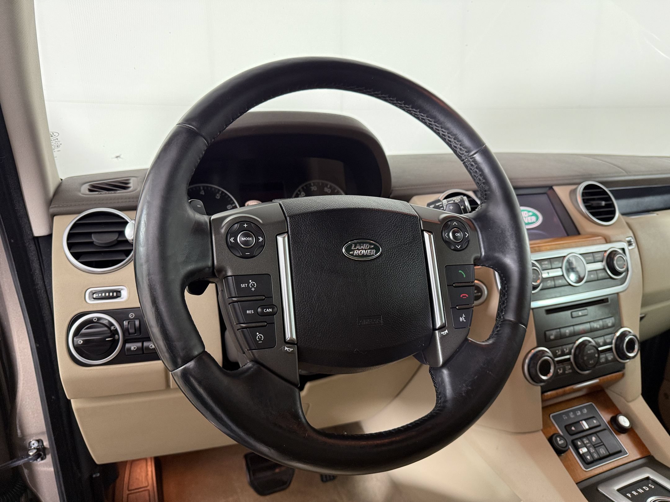 Used 2015 Land Rover LR4 HSE AWD/4WD image 25