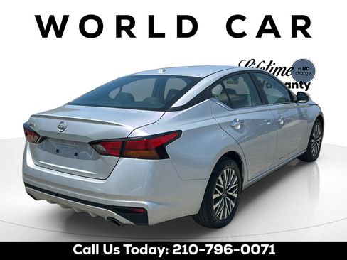 Used 2025 Nissan Altima 2.5 SV w/ SV Premium Package FWD image 3