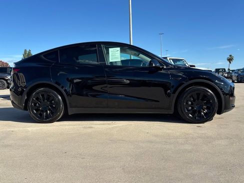 Used 2022 Tesla Model Y Long Range image 3