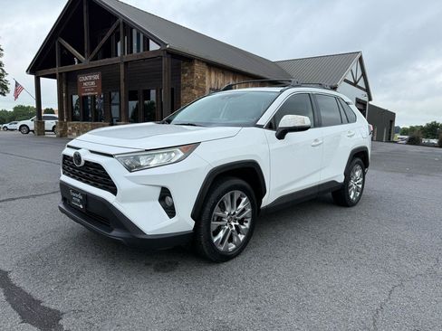 Used 2019 Toyota RAV4 XLE Premium FWD image 2