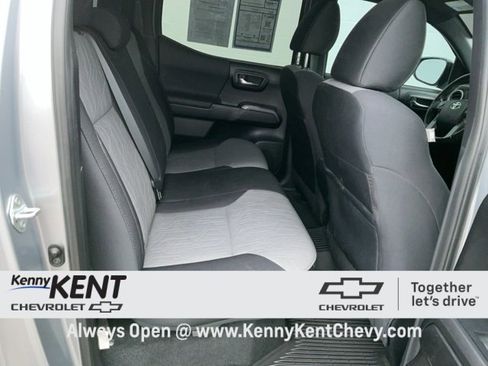 Used 2021 Toyota Tacoma TRD Off-Road image 11